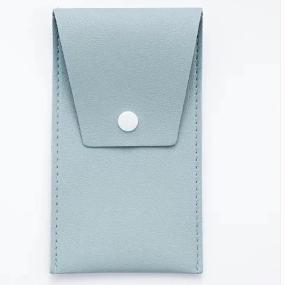 NIP 8 Piece Set of Soft Makeup Brushes with Portable Carrying Case in Blue! - Picture 3 of 4